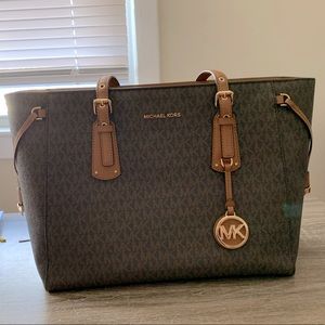 MK Michael Kors Voyager Medium logo tote bag
